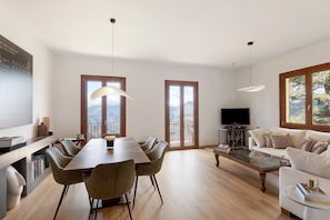 TV - Villa Perla Del Sole with Sauna and Panoramic Views (Baiardo)