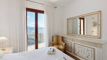 BĂŒgeleisen/BĂŒgelbrett, WLAN, BettwĂ€sche