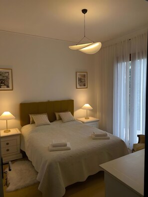 Iron/ironing board, WiFi, bed sheets