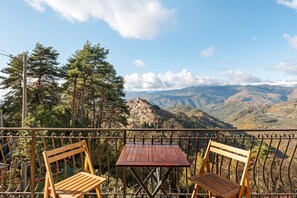 Outdoor dining - Villa Perla Del Sole with Sauna and Panoramic Views (Baiardo)
