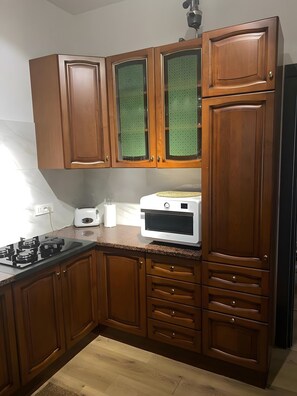 Fridge, microwave, oven, stovetop