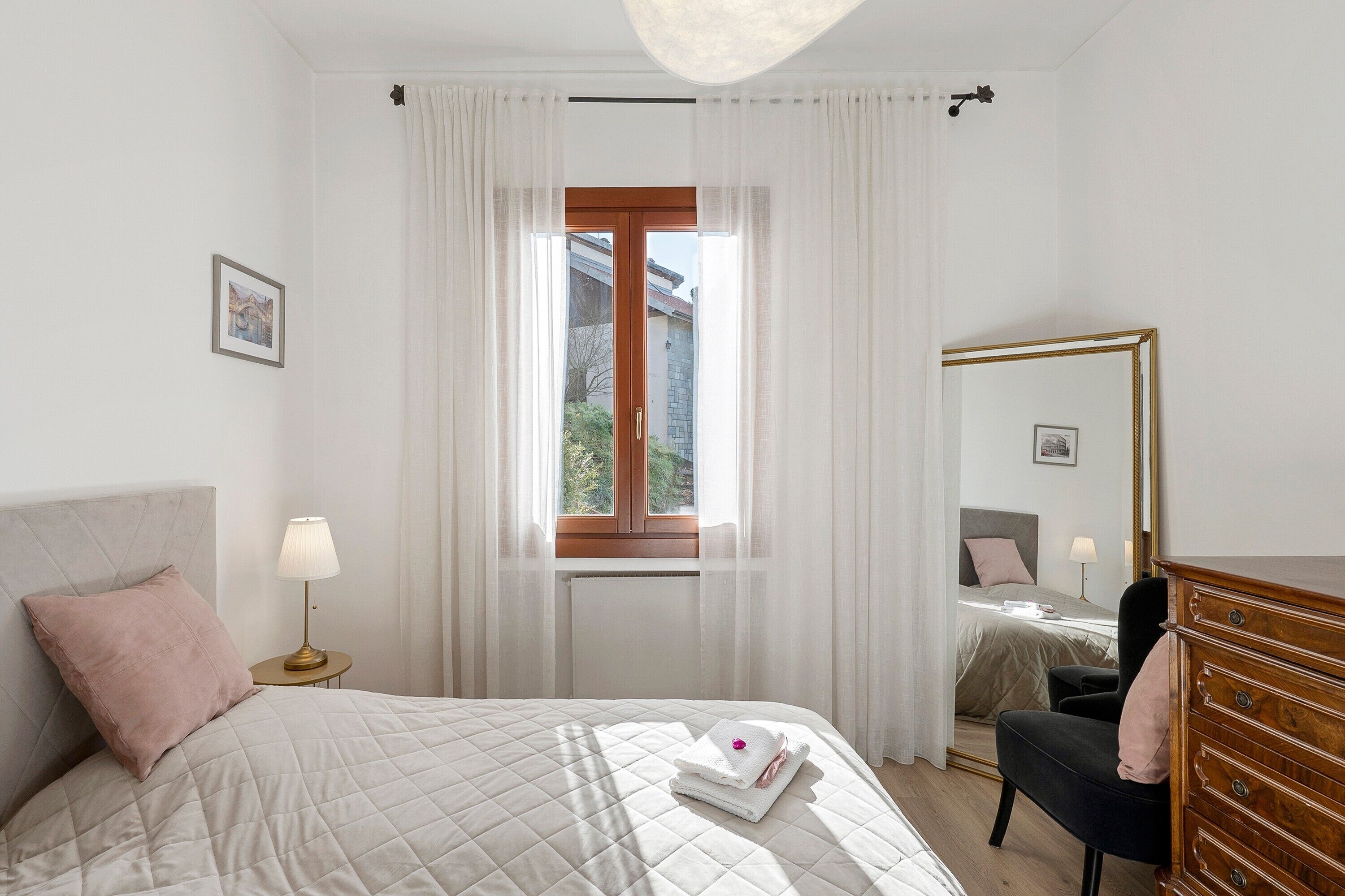 Iron/ironing board, WiFi, bed sheets