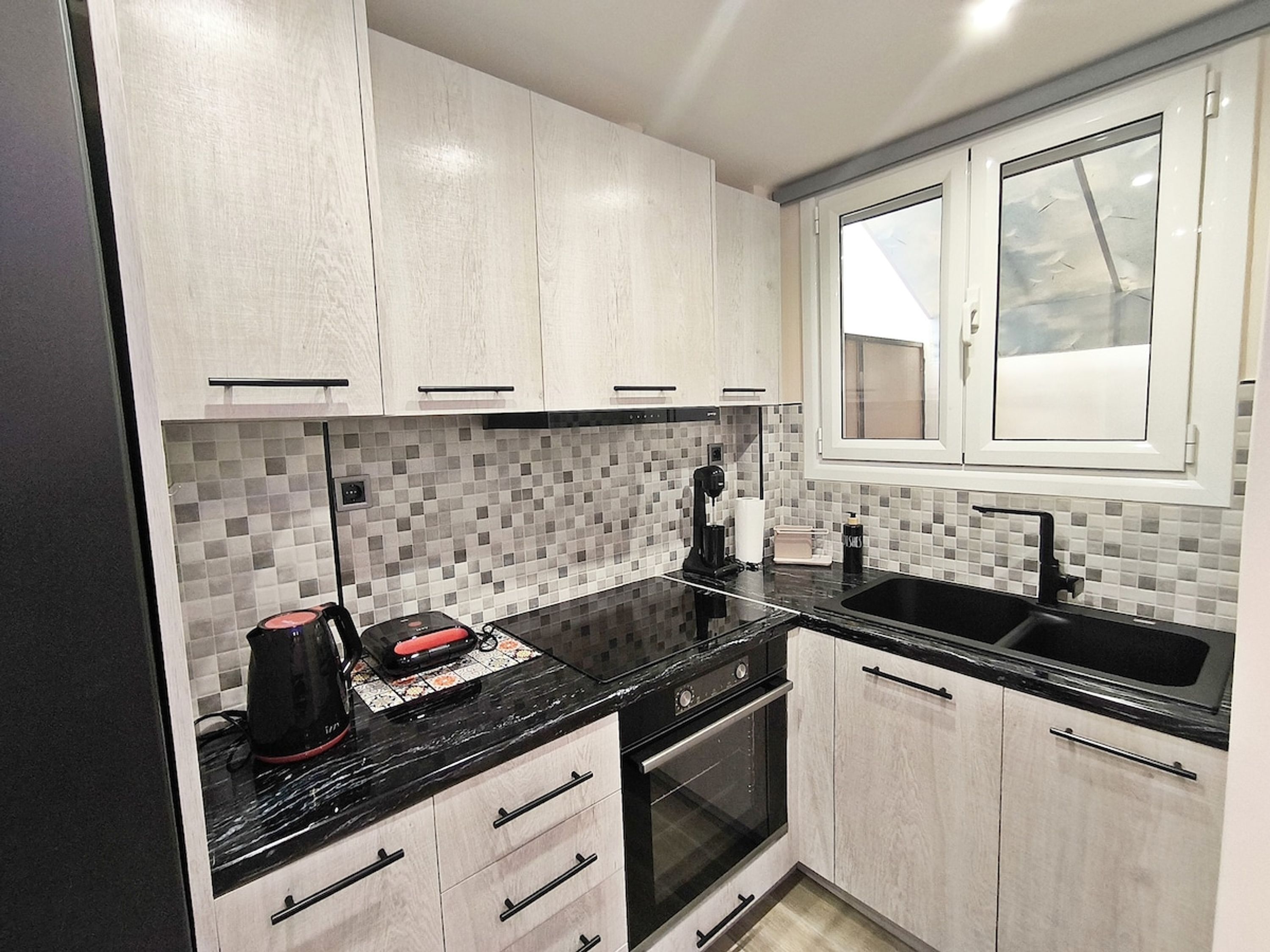 Réfrigérateur, four, cafetière/bouilloire