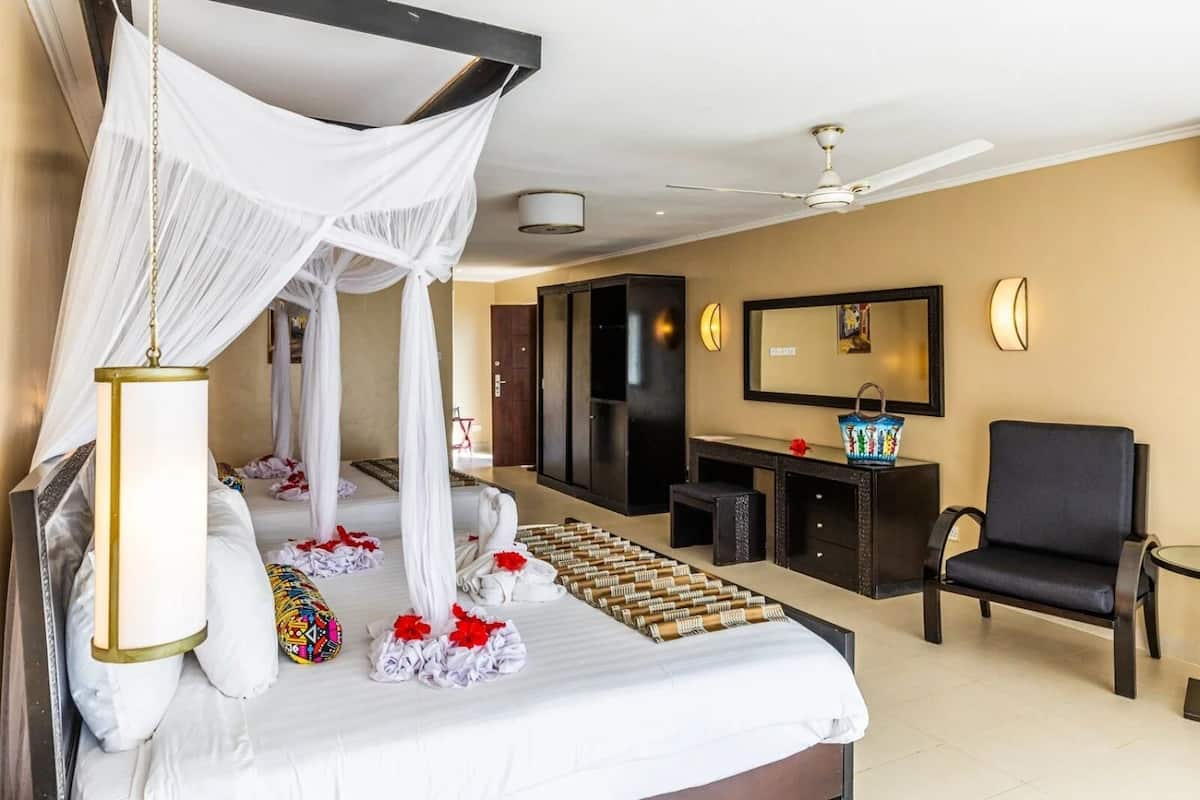 Desk, laptop workspace, iron/ironing board, free WiFi