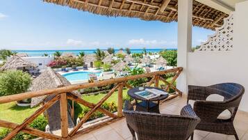 Desk, laptop workspace, iron/ironing board, free WiFi