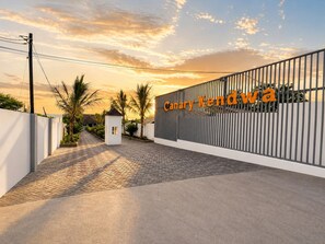 Pintu masuk properti