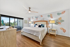 2 bedrooms, iron/ironing board, WiFi, bed sheets - Luxury Escape Panoramic peaceful Waterfront Views near restaurants and beaches (Siesta Key)