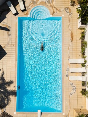 حمام سباحة