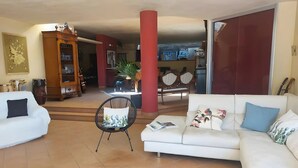 Unclassified image, 5 of 39, button - Family Rooms with Sea View, Private Hot Tub, Wi-Fi and Air Conditioning (Marsala)