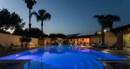 Family Rooms with Sea View, Private Hot Tub, Wi-Fi and Air Conditioning