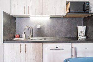 Kühlschrank, Mikrowelle, Geschirrspüler