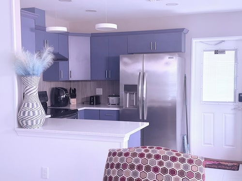 Cozy and Cute 3-bedroom house centrally located near Fun & More