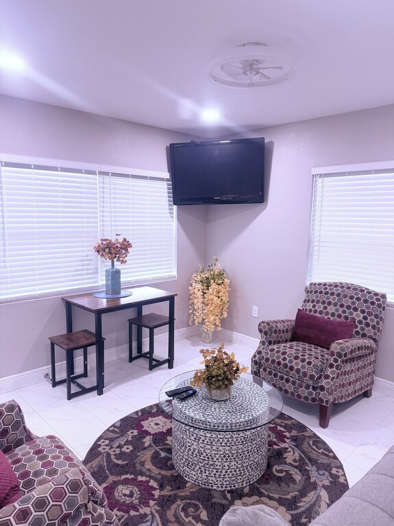 Centrally Located Work Fun Chillax - Plant City, FL
