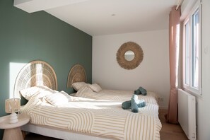 واي فاي مجانًا وملاءات أسرّة