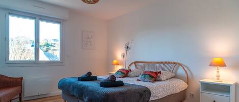 Fer et planche à repasser, Wi-Fi gratuit, draps fournis