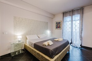 Iron/ironing board, WiFi, bed sheets - Apartment 'Cuore' with Sea View, Wi-Fi and Air Conditioning (Marsala)