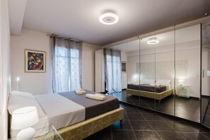 Tabla de planchar con plancha, wifi y ropa de cama 