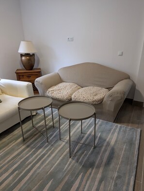 Living area - Vacation 'Bastion Del Drago - 6' with Mountain View, Shared Terrace and Wi-Fi (Arucas)