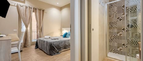 Desk, iron/ironing board, WiFi, bed sheets