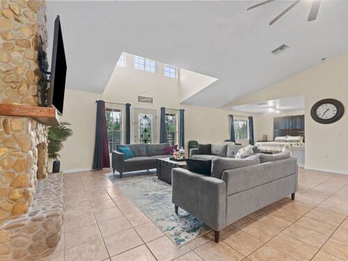 Peaceful country Getaway Sleeps 8