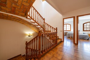 Interior - Spacious Rural House in Tarragona for Groups, 15–19 Guests (Bonastre)