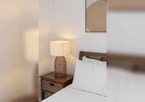Iron/ironing board, free WiFi - Thirty Nine Albatross - Apartment 5 (Mermaid Beach)