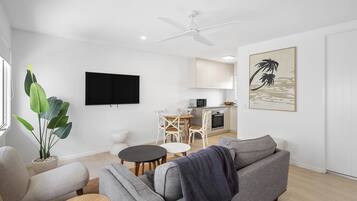 Appartamento, vista oceano parziale | Area soggiorno