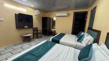 Deluxe Quadruple Room | Free WiFi