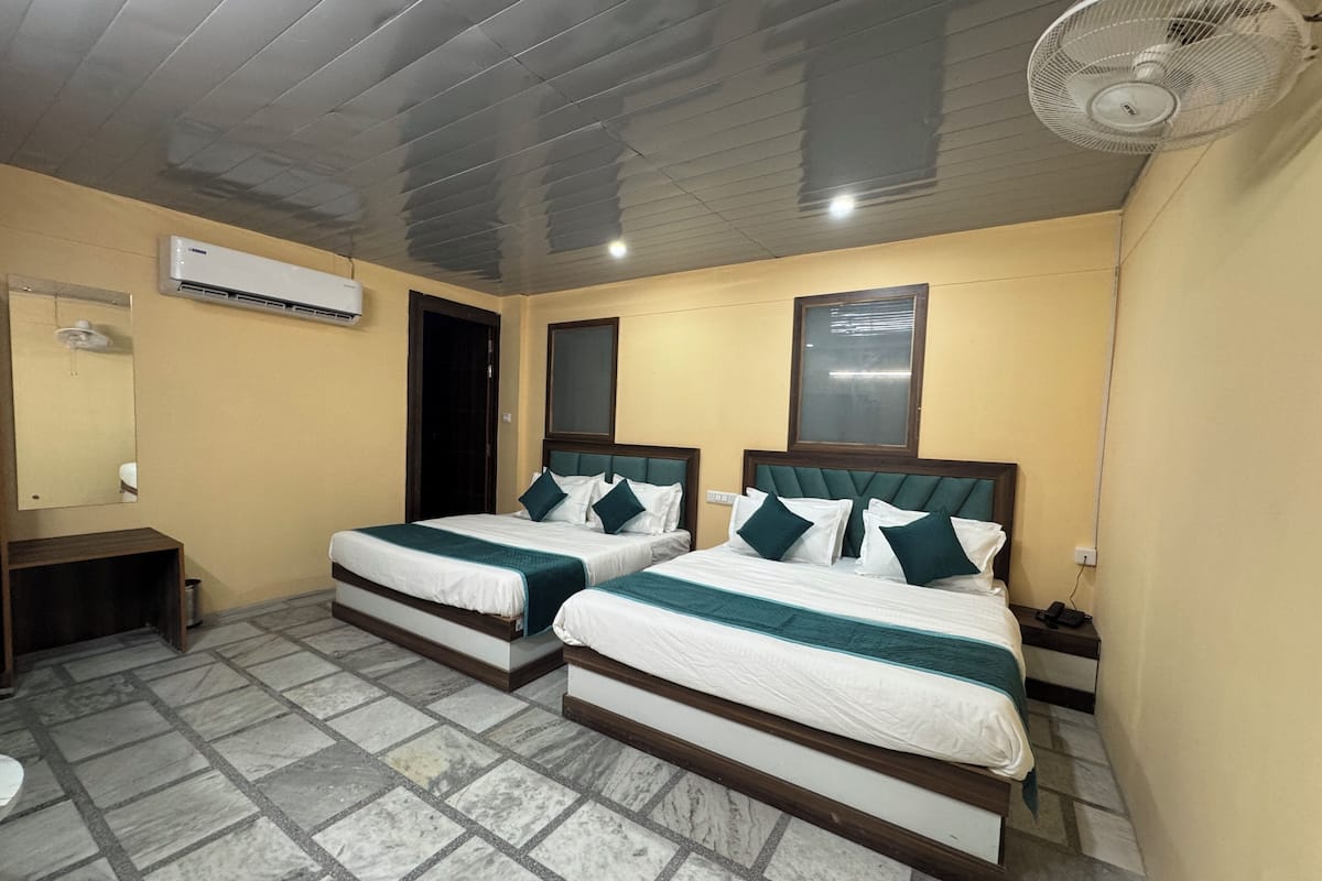 Deluxe Quadruple Room | Free WiFi