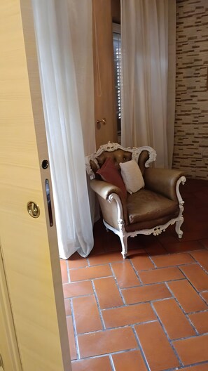 Interior - Triple Room with Wi-Fi and Air Conditioning (Montegrosso)