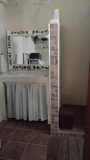Bathroom - Annex with Wi-Fi and Air Conditioning (Montegrosso)