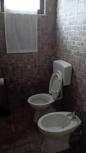 Bathroom - Annex with Wi-Fi and Air Conditioning (Montegrosso)