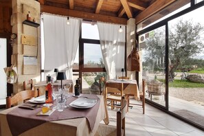 Dining - Terrace with Private Terrace, Wi-Fi and Air Conditioning (Montegrosso)