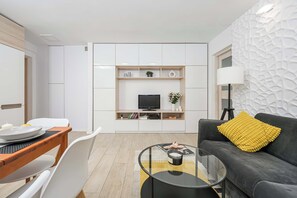 TV, offices - Lumina apt near the Palace of Culture and Science (Warszawa BIG)