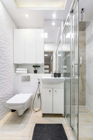 Shower, hair dryer, towels - Lumina apt near the Palace of Culture and Science (Warszawa BIG)