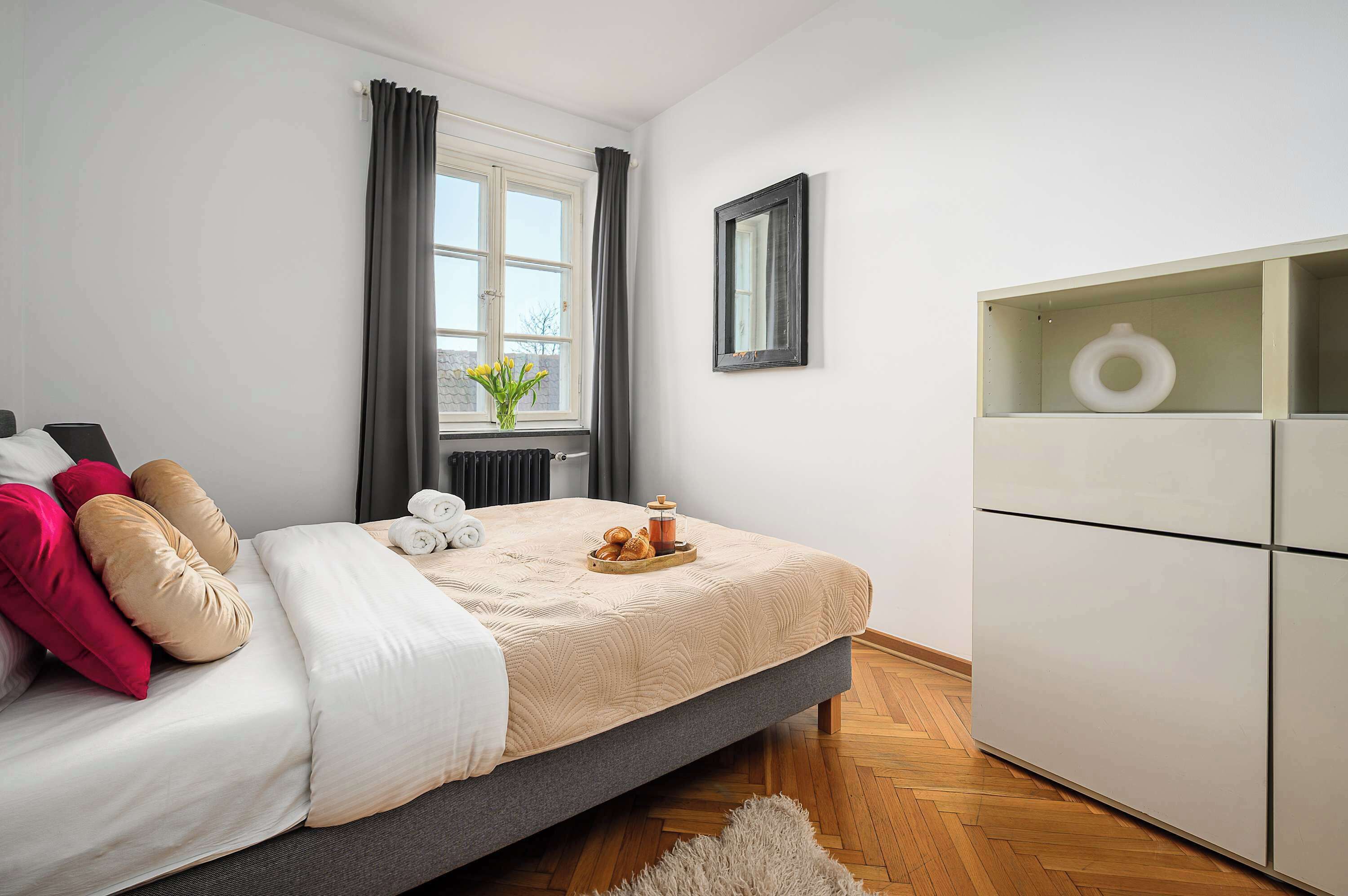 Iron/ironing board, WiFi, bed sheets