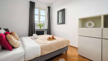 Iron/ironing board, WiFi, bed sheets