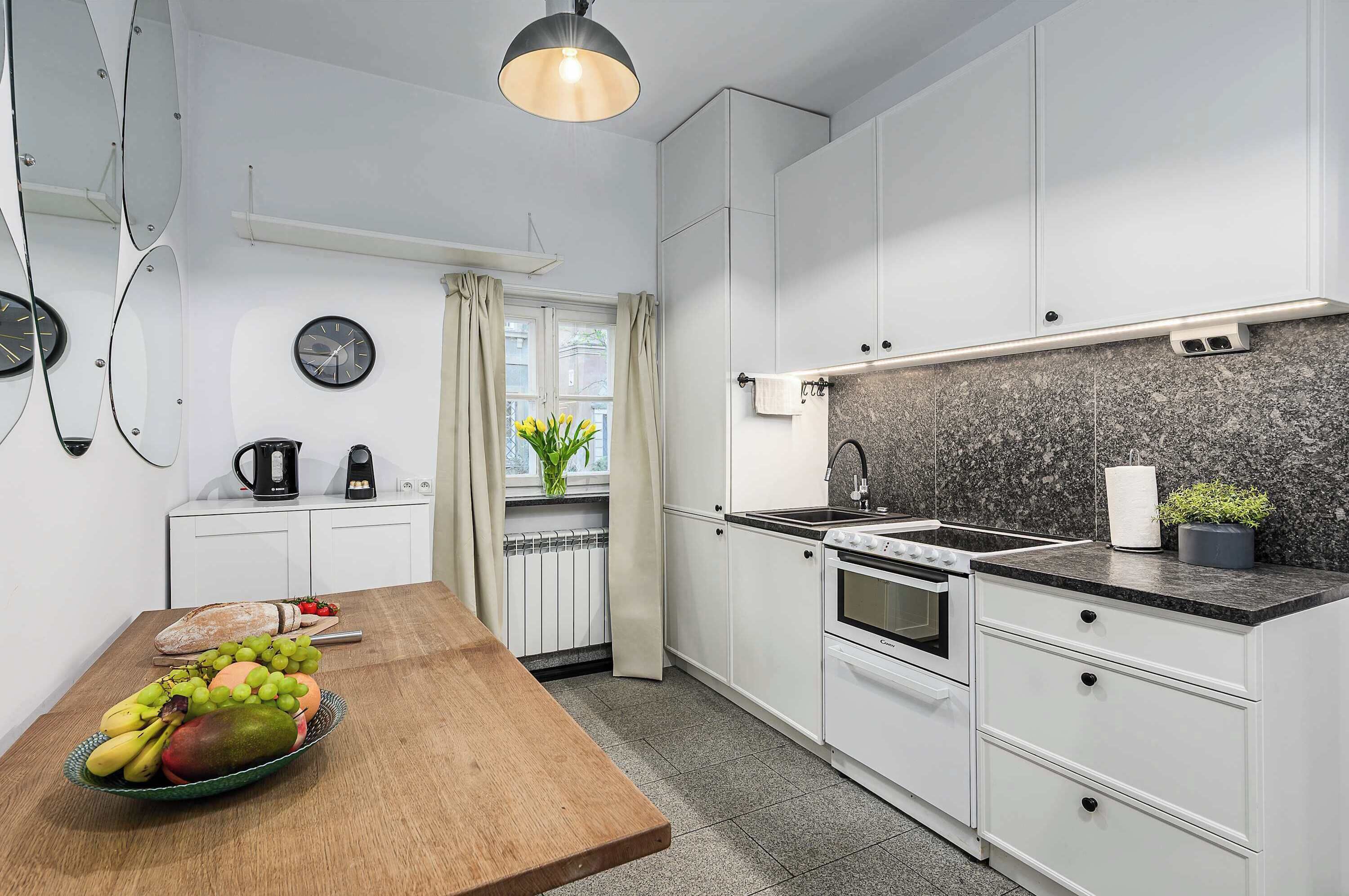 Fridge, oven, dishwasher, coffee/tea maker