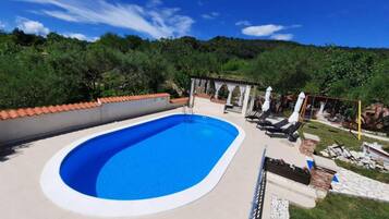 Seasonal outdoor pool, pool umbrellas, sun loungers
