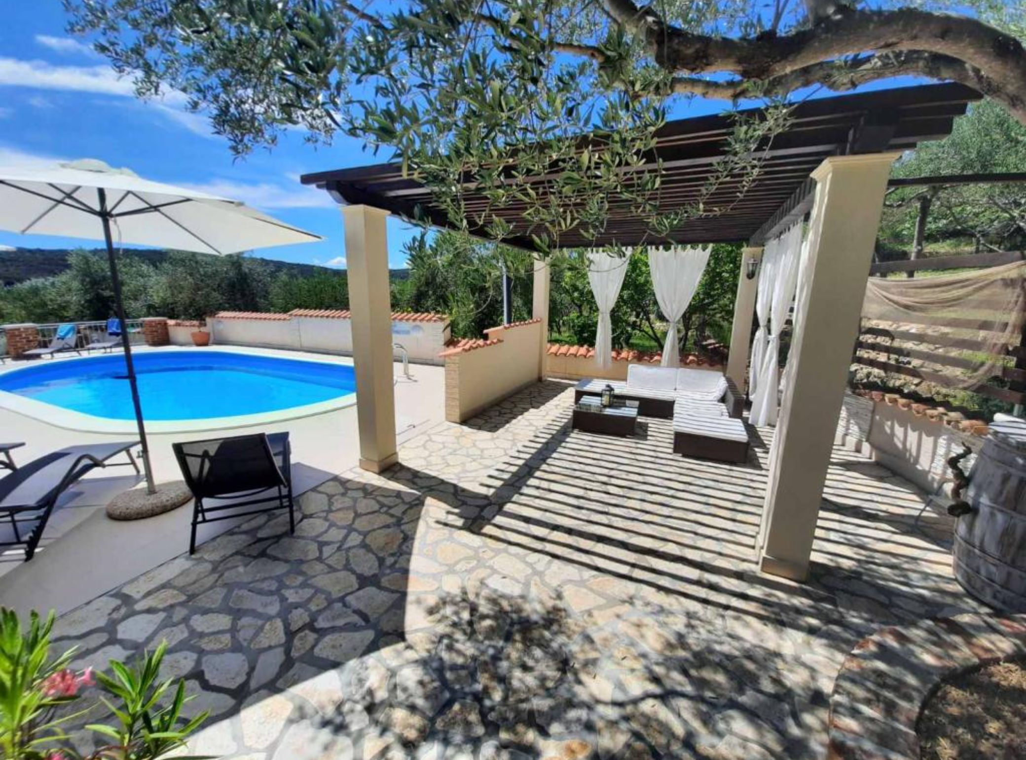 Seasonal outdoor pool, pool umbrellas, sun loungers