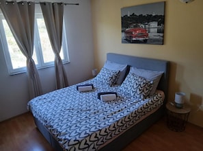 Apartment (Two Bedroom Apartment With Balcony (A) | Living room | 32-inch flat-screen TV with satellite channels - Apartments Matušan Kampor Rab (Rab)