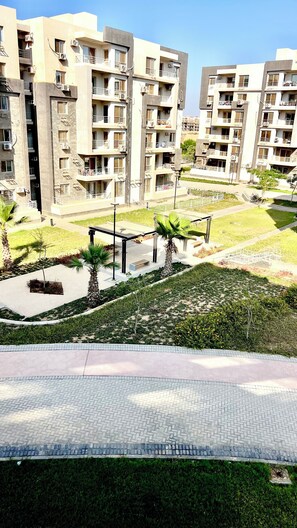 المنطقة المحيطة بالمنشأة