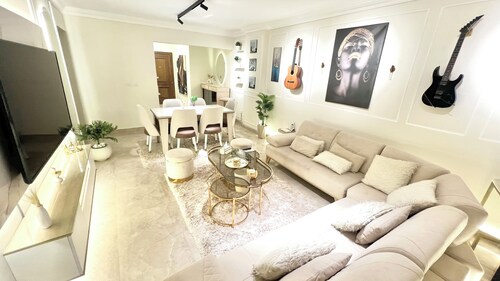 DoUu Stay 1,Luxury 2BR & Office Modern Homes Zayed