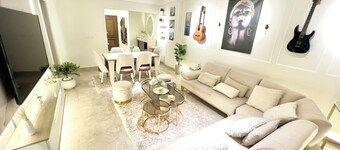 DoUu Stay 1,Luxury 2BR & Office Modern Homes Zayed