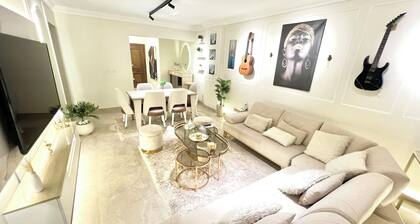 DoUu Stay 1,Luxury 2BR & Office Modern Homes Zayed