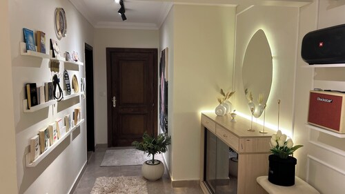DoUu Stay 1,Luxury 2BR & Office Modern Homes Zayed