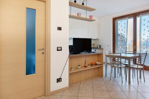 Interior - Holiday Home 'E Relax' with Lake View, Shared Terrace and Wi-Fi (Gravedona ed Uniti)