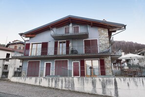 Exterior - Studio 'Lake and Relax' with Lakefront Terrace and Private Barbecue (Gravedona ed Uniti)