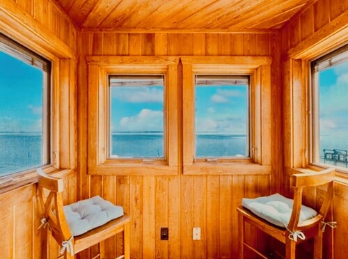 Peaceful Getaway At Bayfront Lighthouse.  Escape To A Serene Destination.