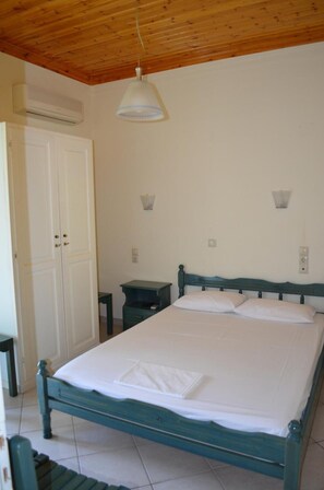 1 bedroom, WiFi, bed sheets - Apartment 'Odysseia  4 - 3 Adults' with Shared Terrace, Wi-Fi and Air Conditioning (Nikiana)
